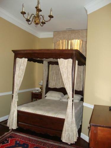 Posada Leesburg Colonial Inn