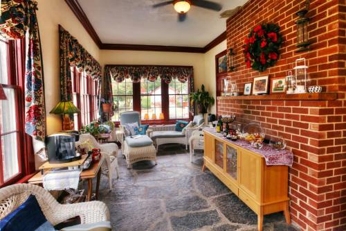 Bed & Breakfast South Court Inn