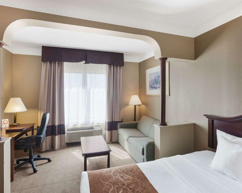 Hotel Comfort Suites Plainview