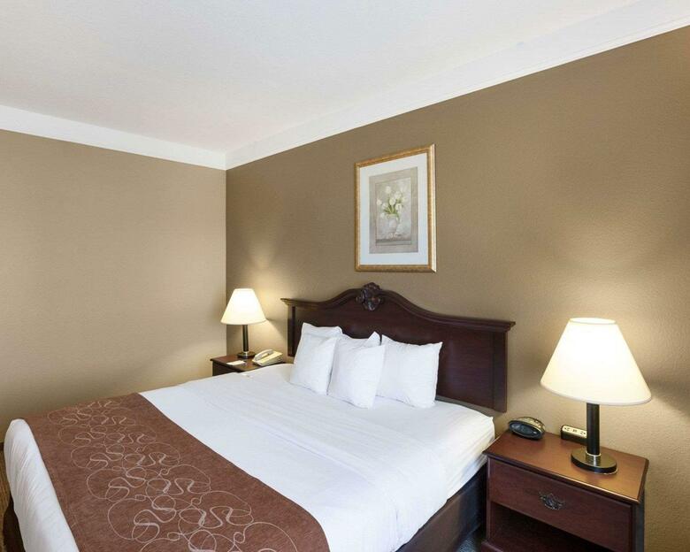 Hotel Comfort Suites Plainview