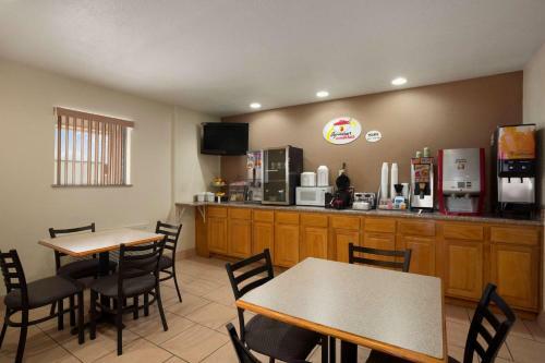 Motel Super 8 Pleasanton