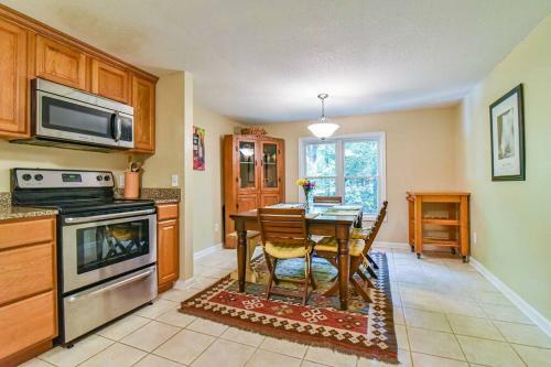 Asheville Creekside Bungalow