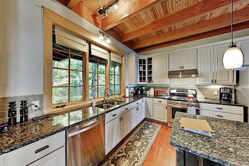 Elkhorn Cabin & Eagles Wing Lodge