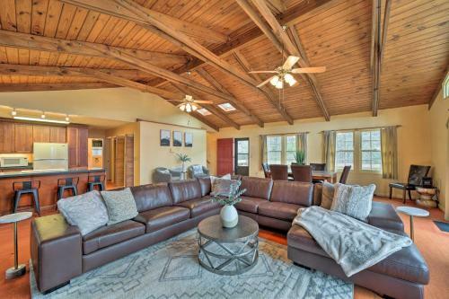 Rustic Clyde Getaway With Maggie Valley Views!