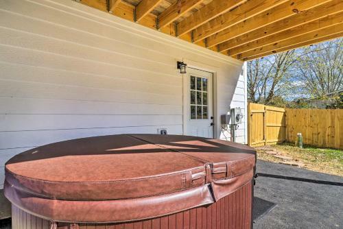 Upscale Asheville Abode With Hot Tub And Fire Pit