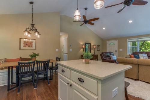 Knobby Creek Cottage