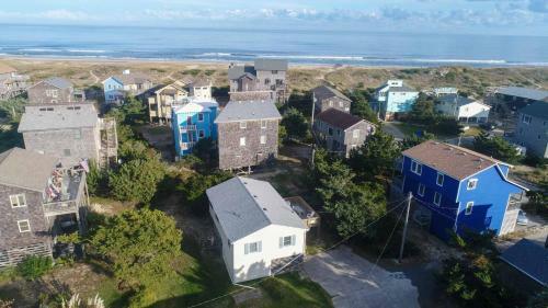 Sandy Point Cottage, 2 Min. Walk To The Beach!