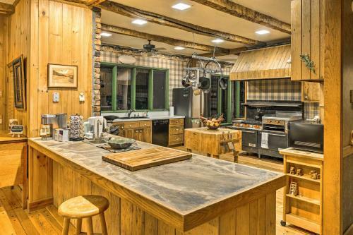 Villa Spacious River Lodge With Mtn Views On 4 Acres!