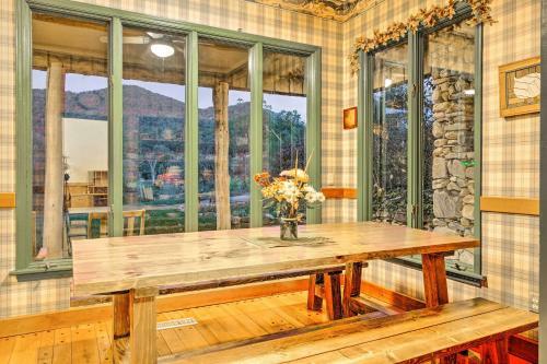 Villa Spacious River Lodge With Mtn Views On 4 Acres!