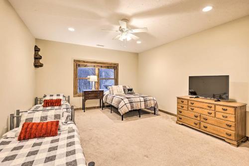 Spacious Elk Park Lodge With Hot Tub And Fire Pit