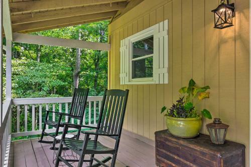 Chic Fairview Farmhouse Deck And Wishing Well!