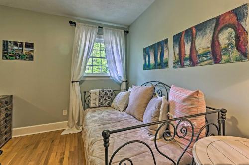 Pet-friendly Getaway On 40 Acre Horse Farm!