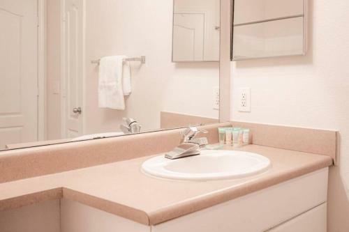 Apartamento Viagem - Durham - Bright 1br W/ Parking