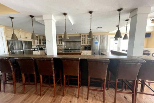 Oceanfront Grandeur In 4x4 Outerbanks - Mark Twain