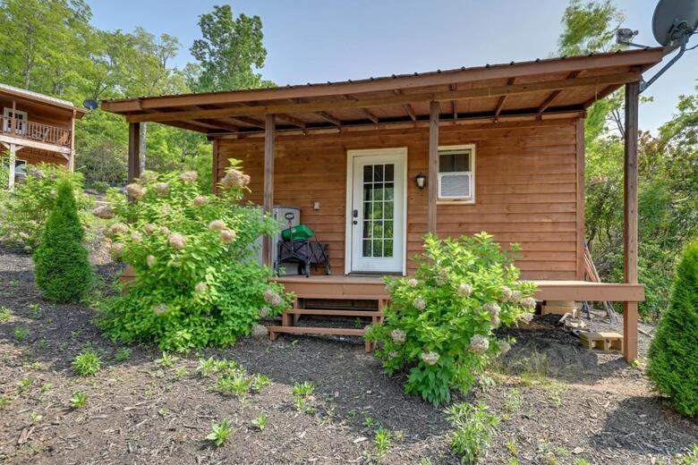 Beautiful Franklin Home With Mountain Views!