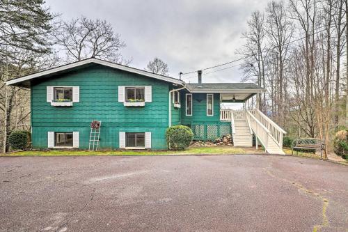 Classic Smoky Mountain Hideaway With Mtn Views!