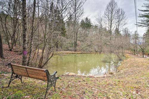 Classic Smoky Mountain Hideaway With Mtn Views!