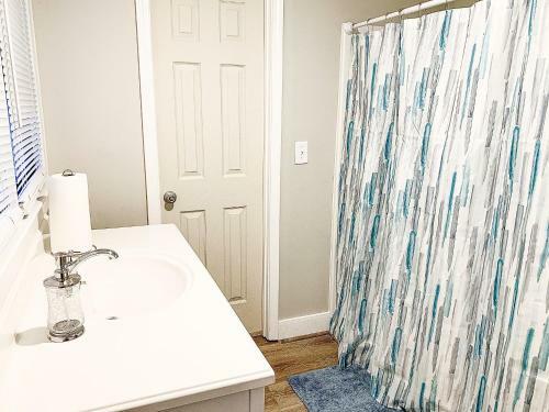 Peaceful And Family Friendly 3br With Large Backyard