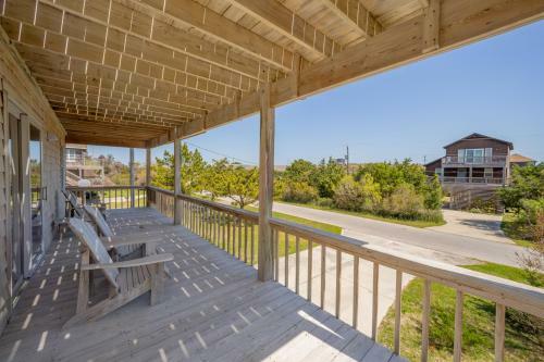 Hatteras High 65