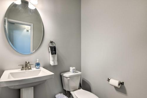 Modern Charlotte Townhome Less Than 2 Mi To Downtown!