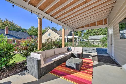 Central Charlotte Home With Patio And Fire Pit!
