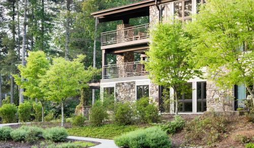 Hotel Kanuga Inn & Lodging