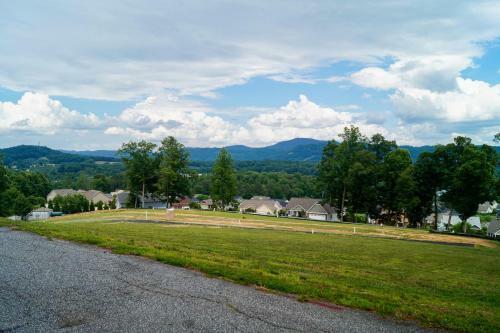 Serenity Mountain Oasis