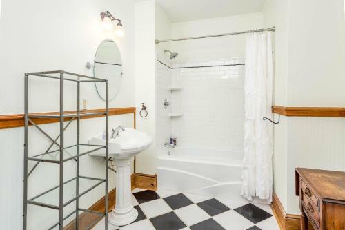 Spring Creek Farmhouse