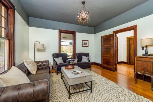 Spring Creek Farmhouse