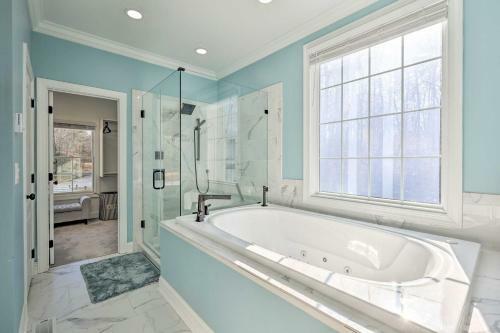 Spacious King Home With Theater And Game Room!