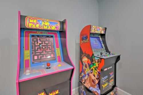 Spacious King Home With Theater And Game Room!