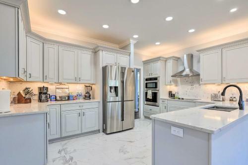 Spacious King Home With Theater And Game Room!