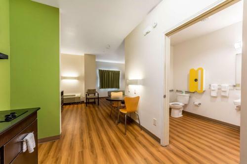 Hotel Studio 6 Kenedy