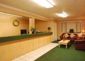 Econo Lodge Inn & Suites Logan