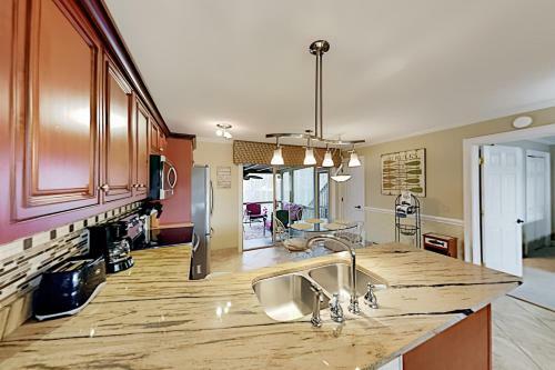 Rumbling Bald Condo Unit 403