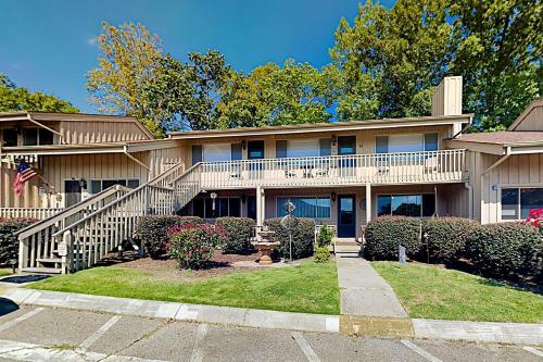 Rumbling Bald Condo Unit 403