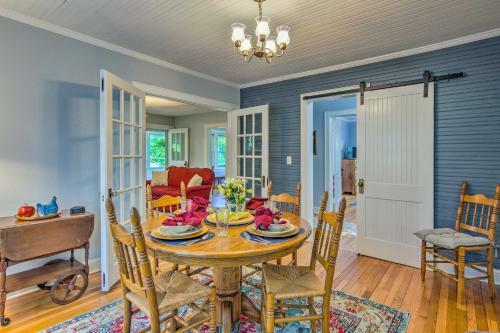 Restored 1930s Home On 1 Acre Walk To Town!