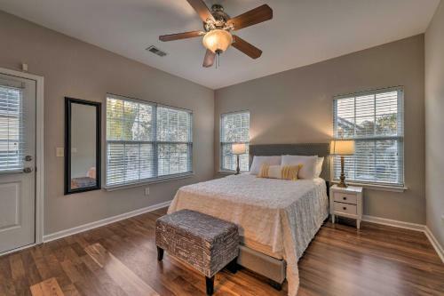 Modern Charlotte Townhome About 9 Mi To Downtown!