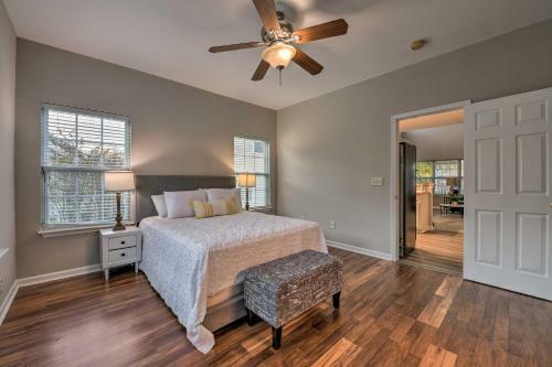 Modern Charlotte Townhome About 9 Mi To Downtown!