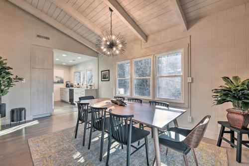 Creekside Chalet With Deck Less Than 7 Miles To Ski!