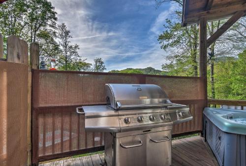 Maggie Valley Home With Hot Tub, Deck And Forest Views