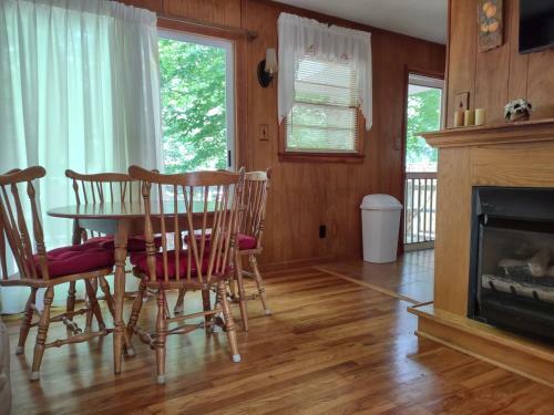 Hotel Cozy Creek Cottages