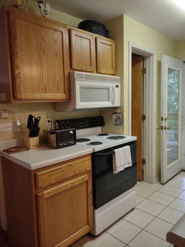 Hotel Cozy Creek Cottages
