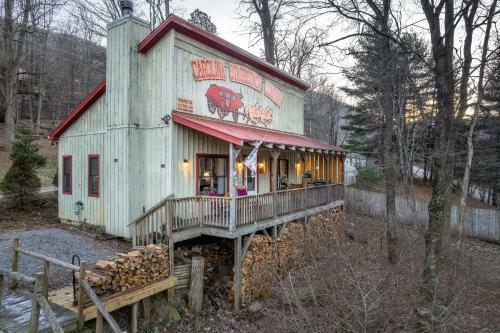 Maggie Lane Cabin