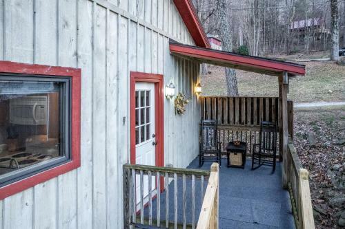 Maggie Lane Cabin