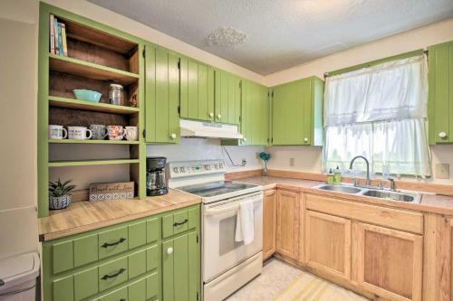 Charming Otto Apartment, 24 Mi To Sequoyah Falls!