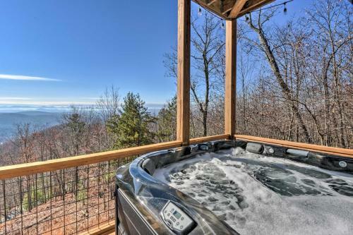 Private Luxury Cabin With Long Range Mtn Views!