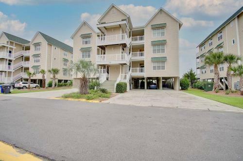 Oceanview 4br/4ba Condo, Steps To Beach/pool