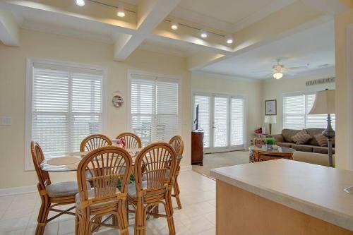 Oceanview 4br/4ba Condo, Steps To Beach/pool