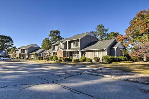 Modern Townhome With Deck And Golf Course Views!